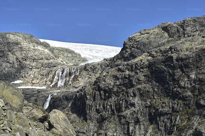 Felswände am Rand des Hardangerjøkulen