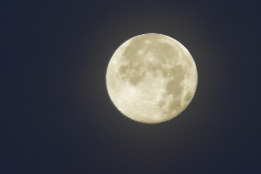 Vollmond mit sichtbaren Kratern