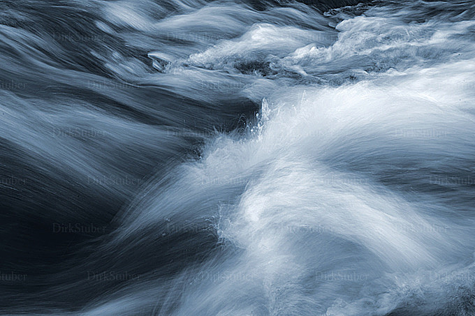 Reißender Fluss im Hardangervidda Reißender Fluss im Hardangervidda Nasjonalpark