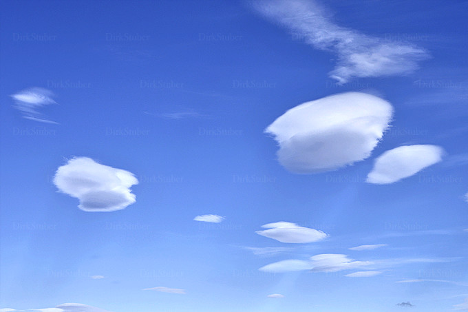Cirrus und Altocumulus lenticularis im Femundsmarka Nationalpark