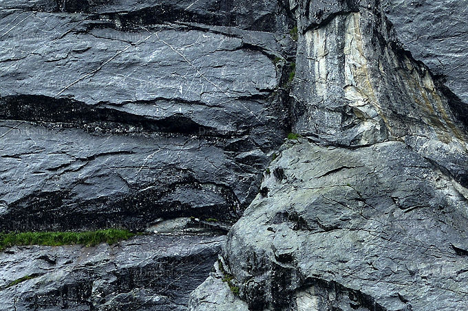 Felswand aus Schiefer in Norwegen