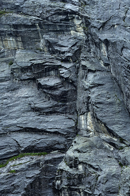 Felswand aus Schiefer in Norwegen