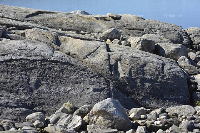 Naturskulptur Wal im Fels